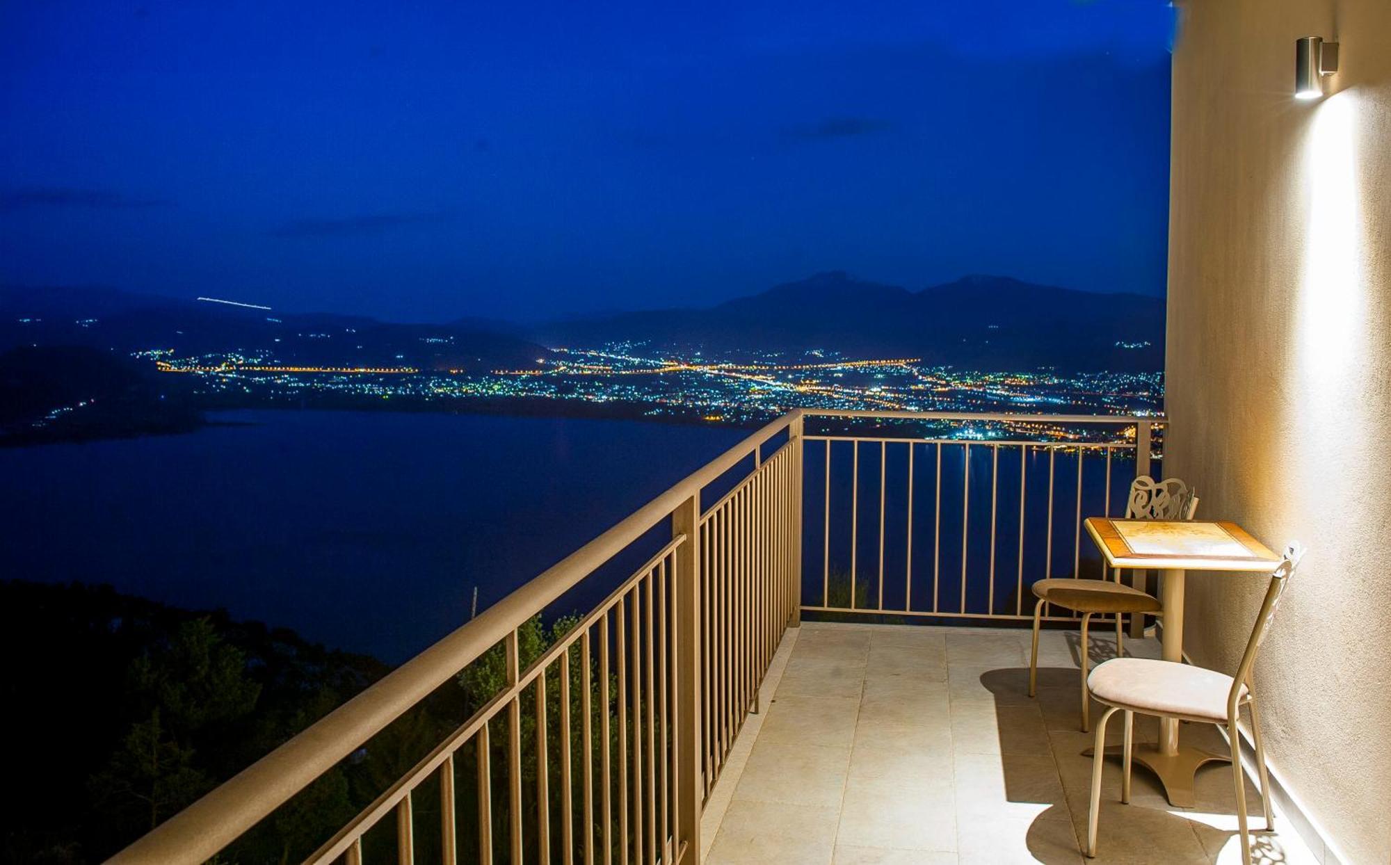 Arktos Hotel Ioannina Bagian luar foto
