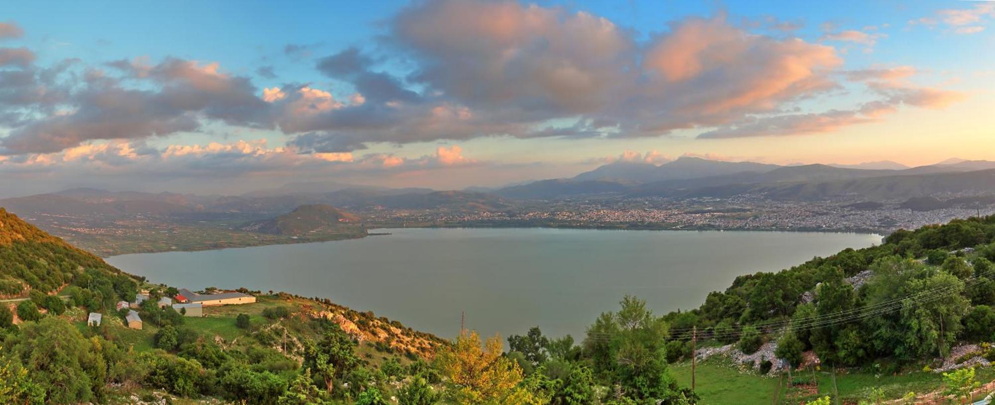 Arktos Hotel Ioannina Bagian luar foto