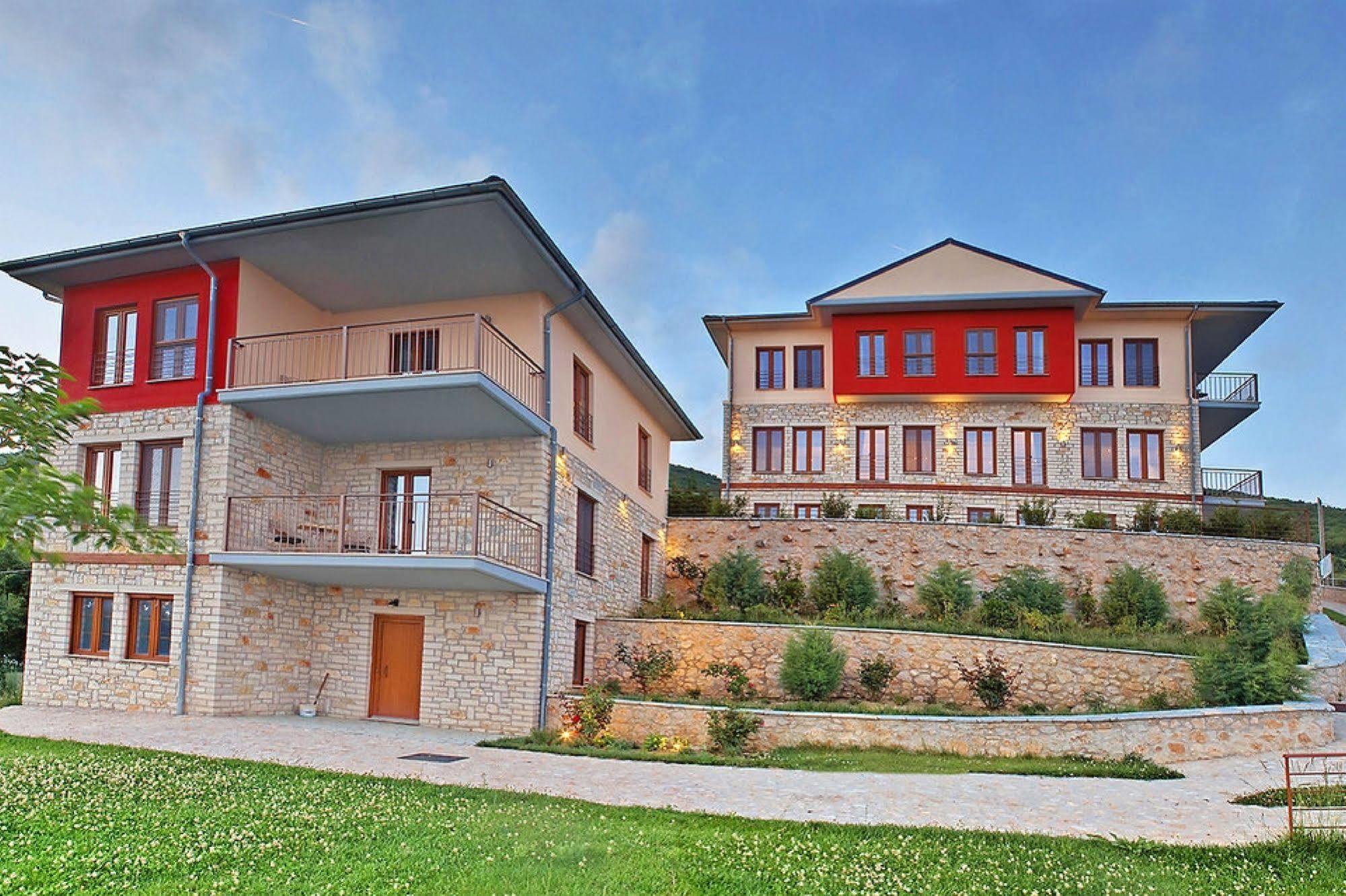 Arktos Hotel Ioannina Bagian luar foto